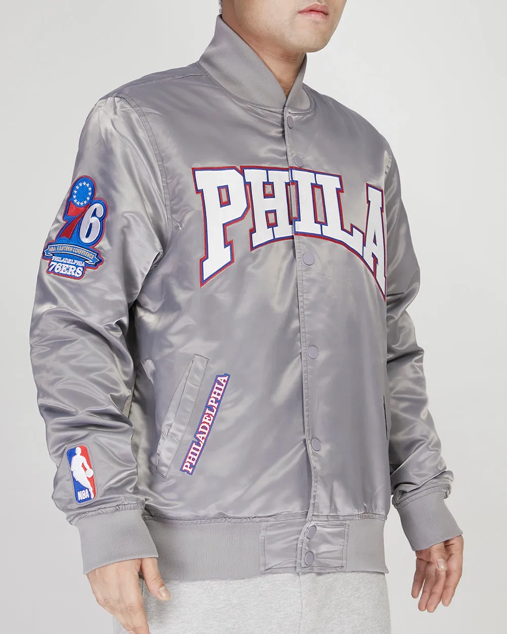 NBA PHILADELPHIA 76ERS CREST EMBLEM MEN'S SATIN JACKET (GRAY)