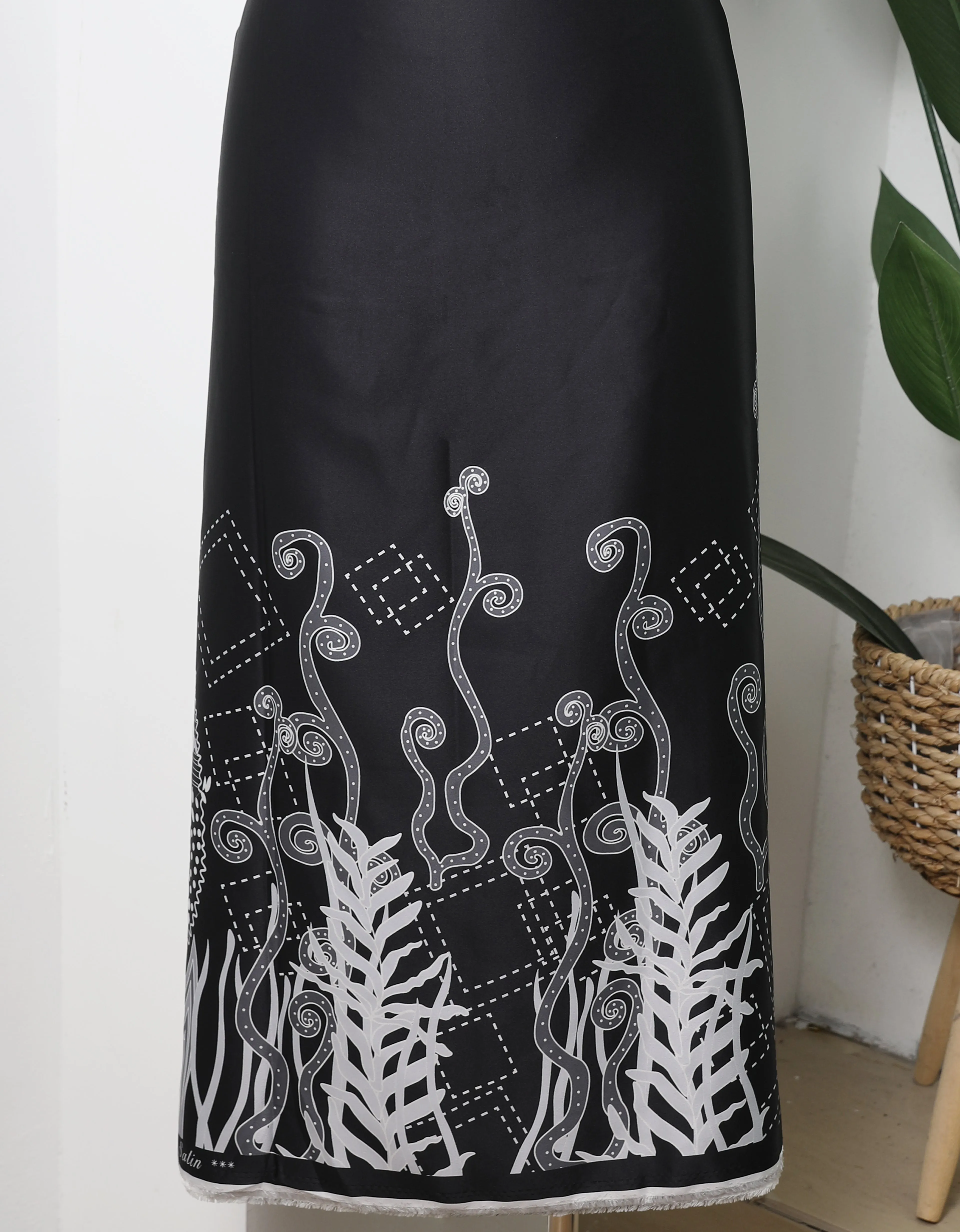 Orked Batik Satin 45" (Black)