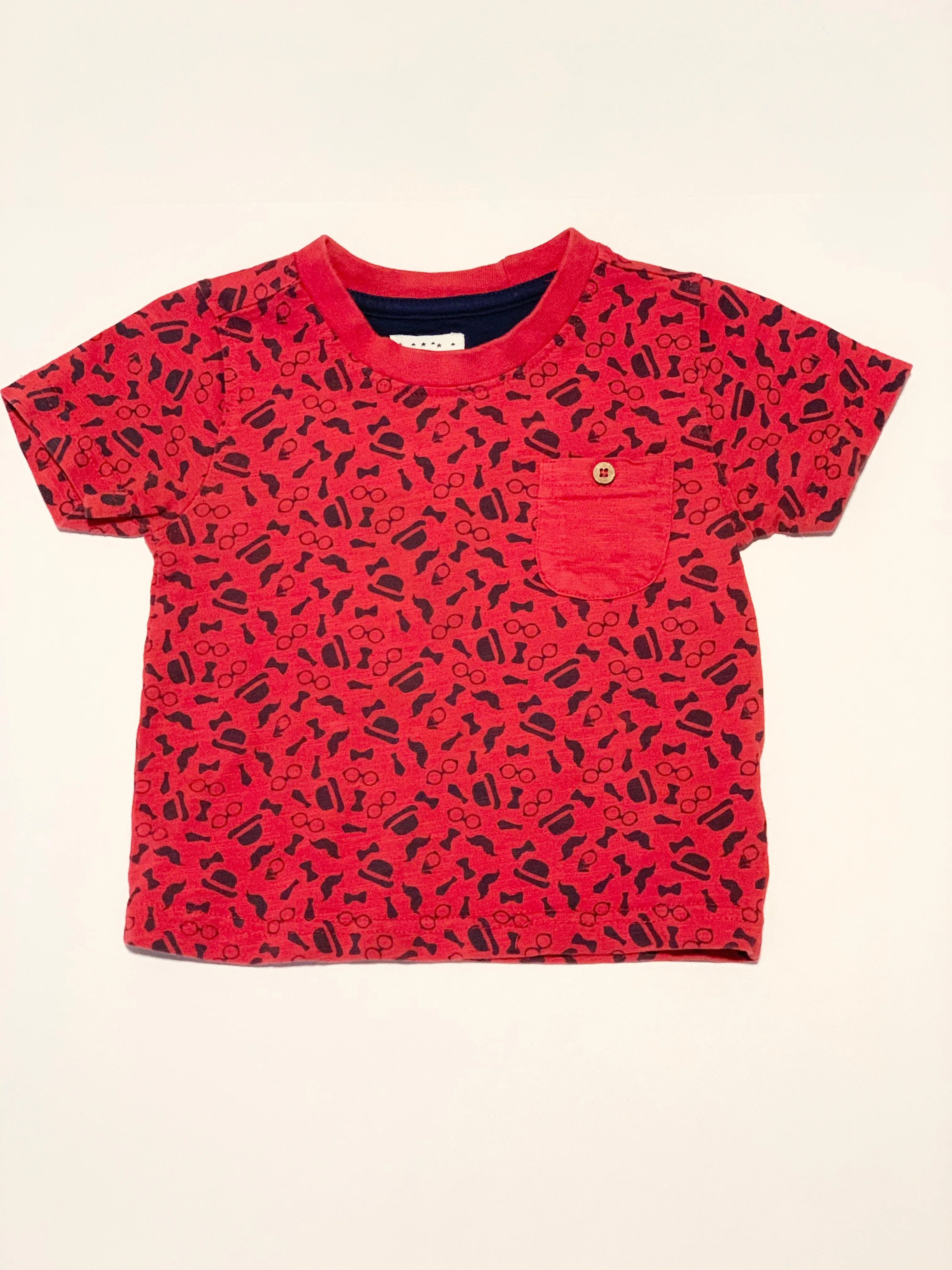 Red accessories tee - Size 1